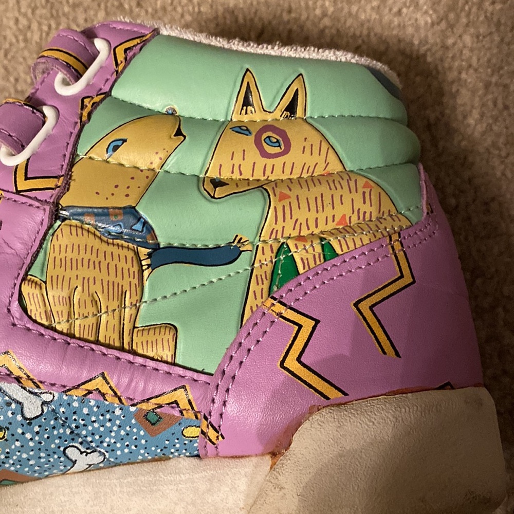 Vintage Reebok Dog Pattern - Picture 4 of 8